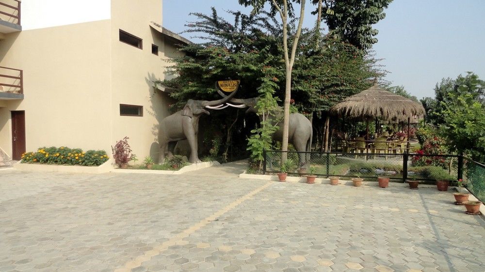 Hotel Monalisa Chitwan Sauraha Exterior photo